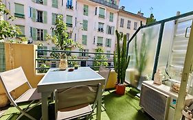 Duplex Central Close Beaches And Shops And Balcony